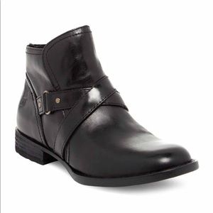 NWOB BORN JANET BUCKLE LEATHER BOOTS